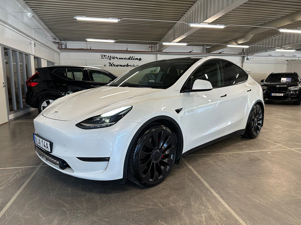 Tesla Model Y Performance AWD 534hk Dragkrok Värmepump FSD Kamera