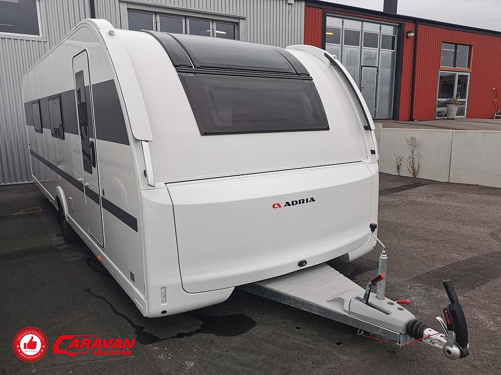 Adria Alpina 663 HT / AC på köpet plus 30 fria campingnätter!