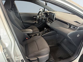 Toyota Corolla Hybrid e-CVT Style S&V-hjul/Kamera/Navi/AdaptivFart – bild 10