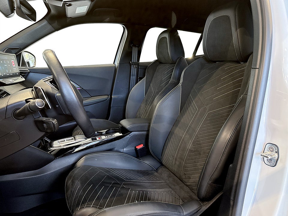 Bild på Peugeot 2008 GT 1.2 PT 130hk Aut B-KAMERA ELSTOL