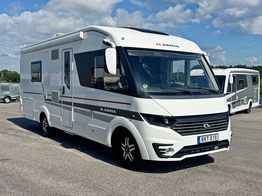 Adria Sonic I 700 SLT Enkelsängar Toa bak 4400 kg