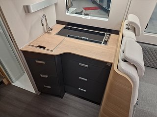Husbil-halvintegrerad Adria MATRIX 670 SL 60Y 18 av 28
