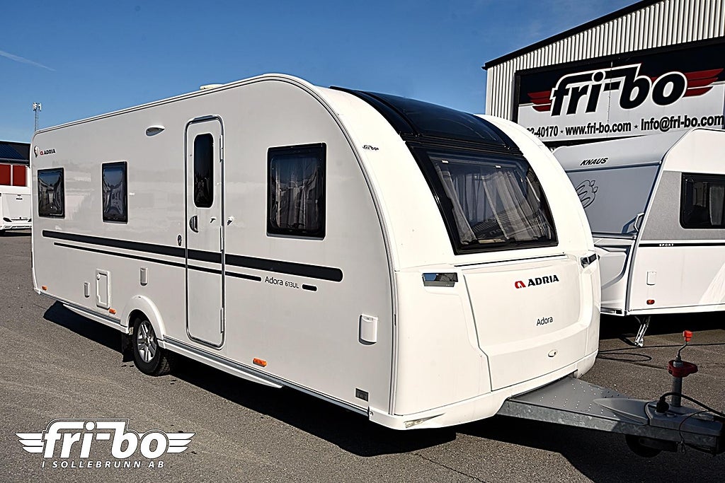 Adria 613 UL Adora, Långbäddar