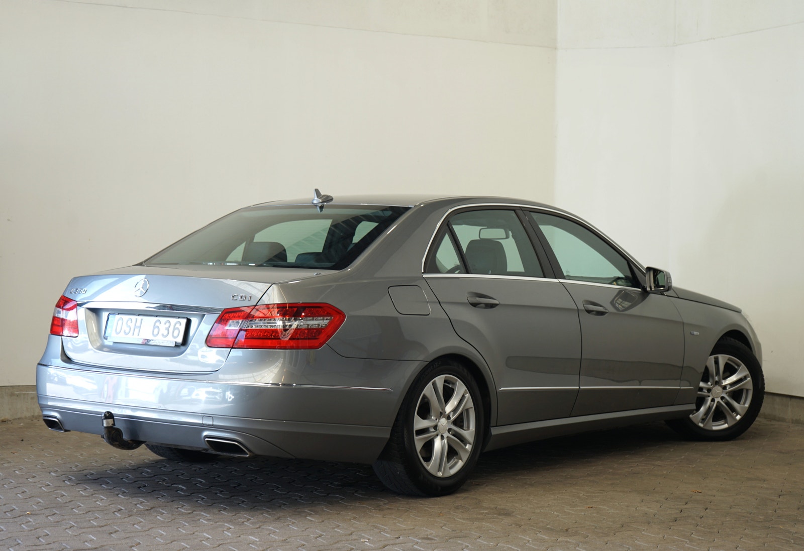 Mercedes-Benz E 350 CDI BlueEFFICIENCY 7G-Tronic Plus Avantgarde 265hk 2012 - miniatyr 4