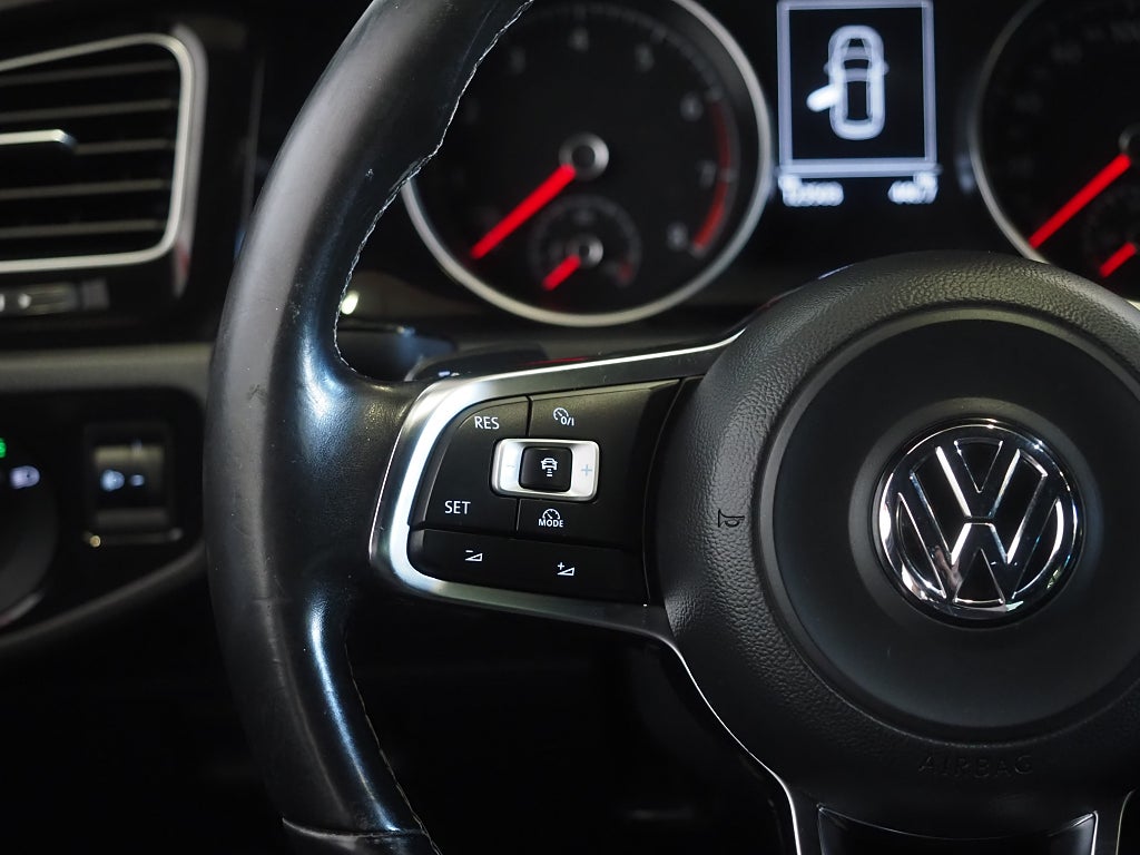 Volkswagen Golf 1.4 TSI 140hk DSG Automat R-Line Dragkrok Kamera 2015