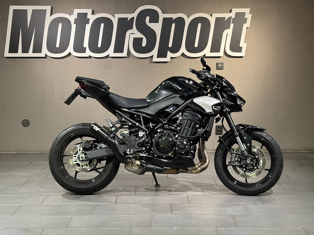 Kawasaki Z900 *LeoVince-blås*