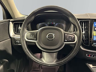 Volvo XC60 B4 AWD Aut Momentum Värmare Kamera GPS Skinn S&V-däck