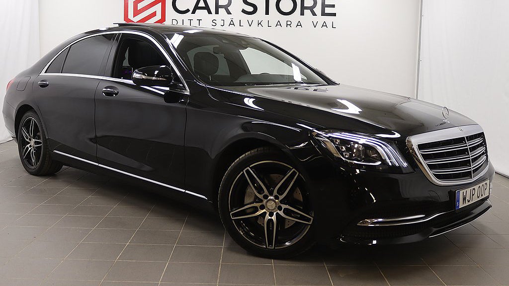 Bilen är den långa versionen av S-klass.