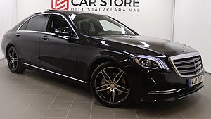 Bilen är den långa versionen av S-klass.