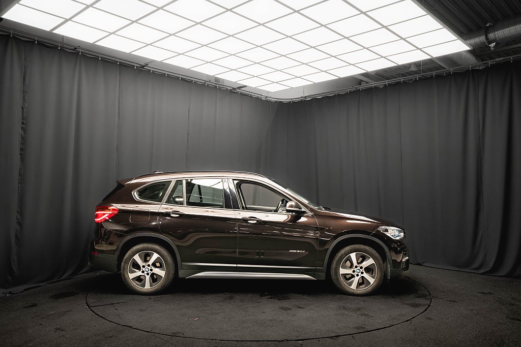 BMW X1 xDrive20d PANORAMA LÄDER DRAG KAMERA HUD 1-ÄGARE