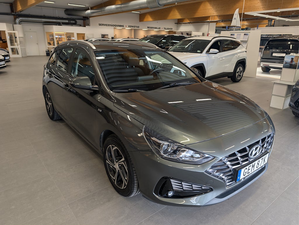 Hyundai i30 Kombi 1.0 T-GDI DCT Essential M-värm/V-hjul