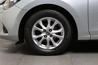 Halvkombi Mazda 2 8 av 25