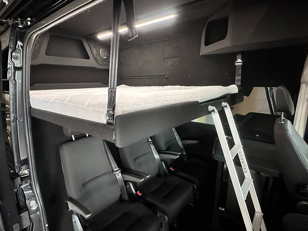 Peugeot Boxer 2.2 BlueHDi 180hk 5-sits EAT Race Edition Sovalkov thumbnail