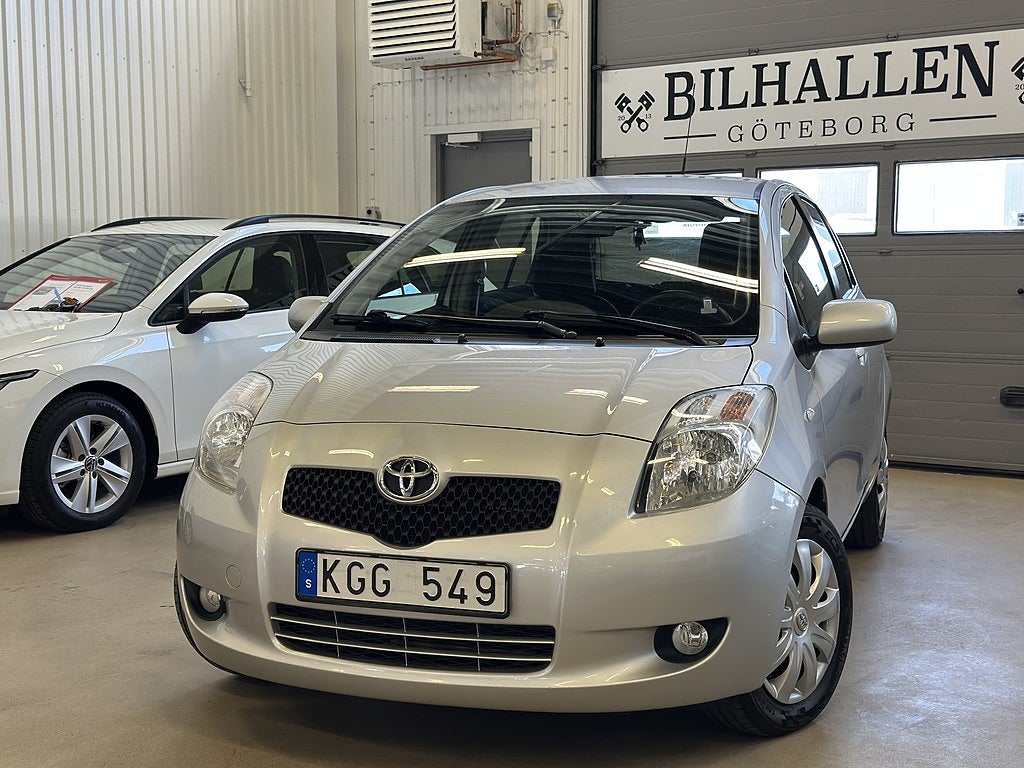 Toyota Yaris 5-dörrar 1.3 VVT-i(87hk) 2Brukare Automat M-värm Lågmil