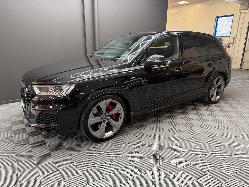Audi Q7 60 TFSI e quattro S Line / MOMS / VAT