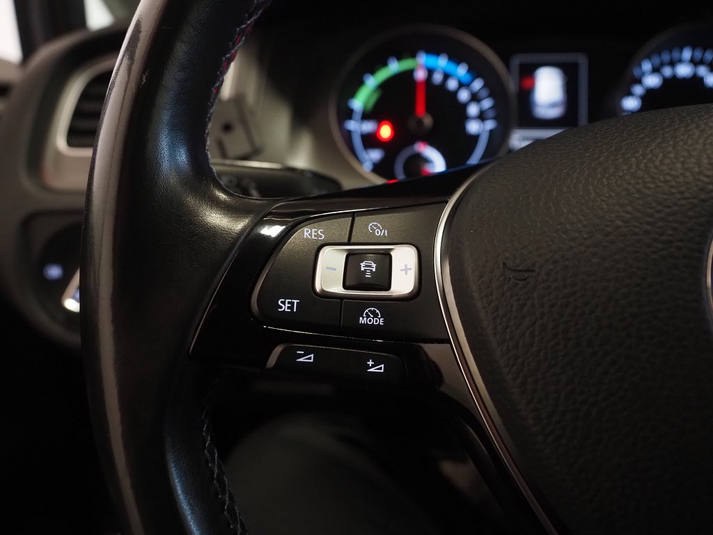 Volkswagen E-Golf 24.2 kWh Navigation Motorvärmare Låga mil 2015