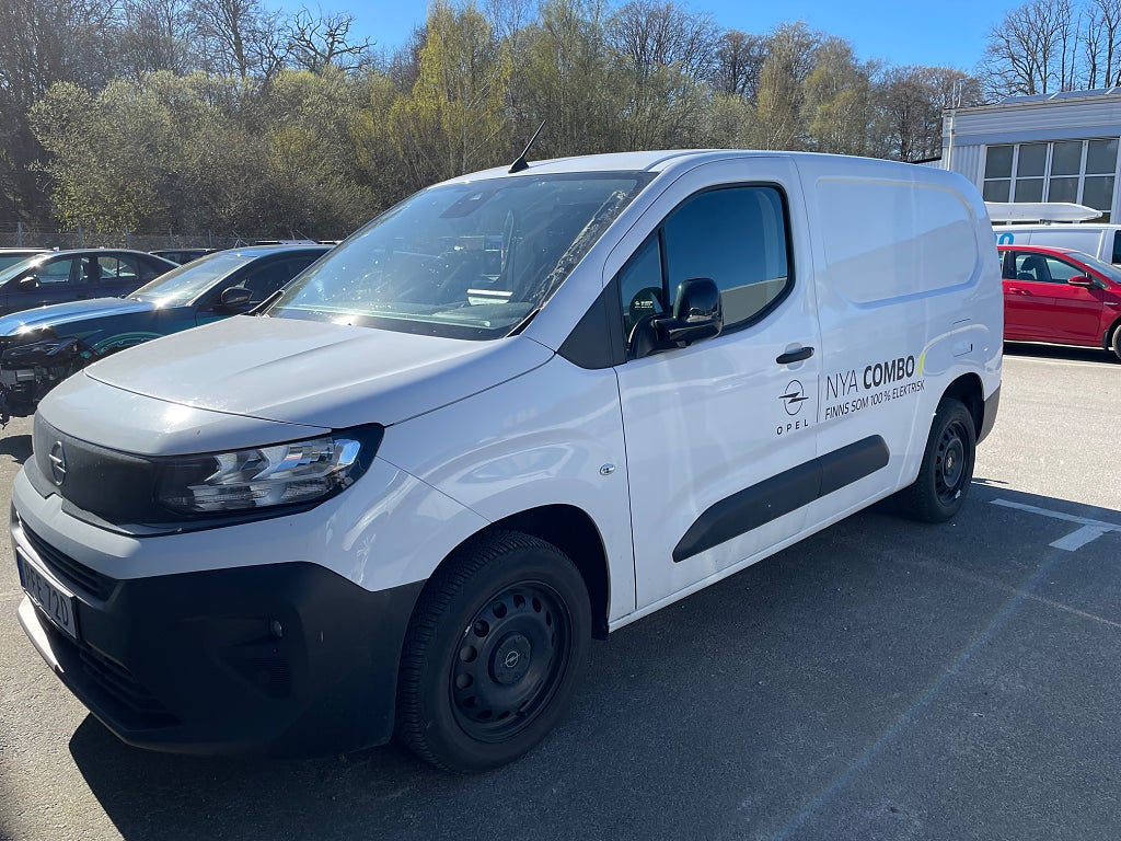 Opel Combo L2 1.5 BlueHDi 130 AT8 *Dragkrok, Värmare *Demobil
