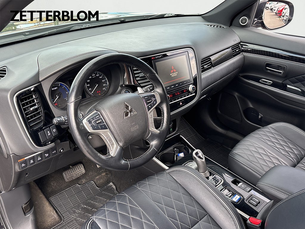 SUV Mitsubishi Outlander 8 av 15