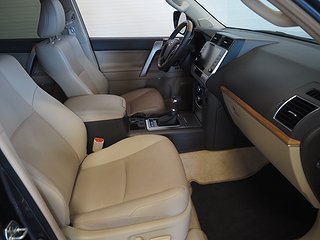SUV Toyota Land Cruiser 11 av 27