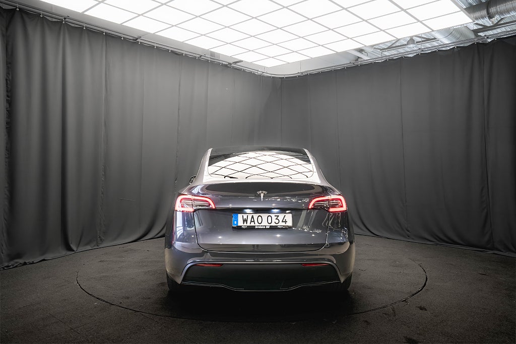 Tesla Model Y Standard Range RWD 20'' DRAG PANO LÄDER 1-ÄGARE MOMS