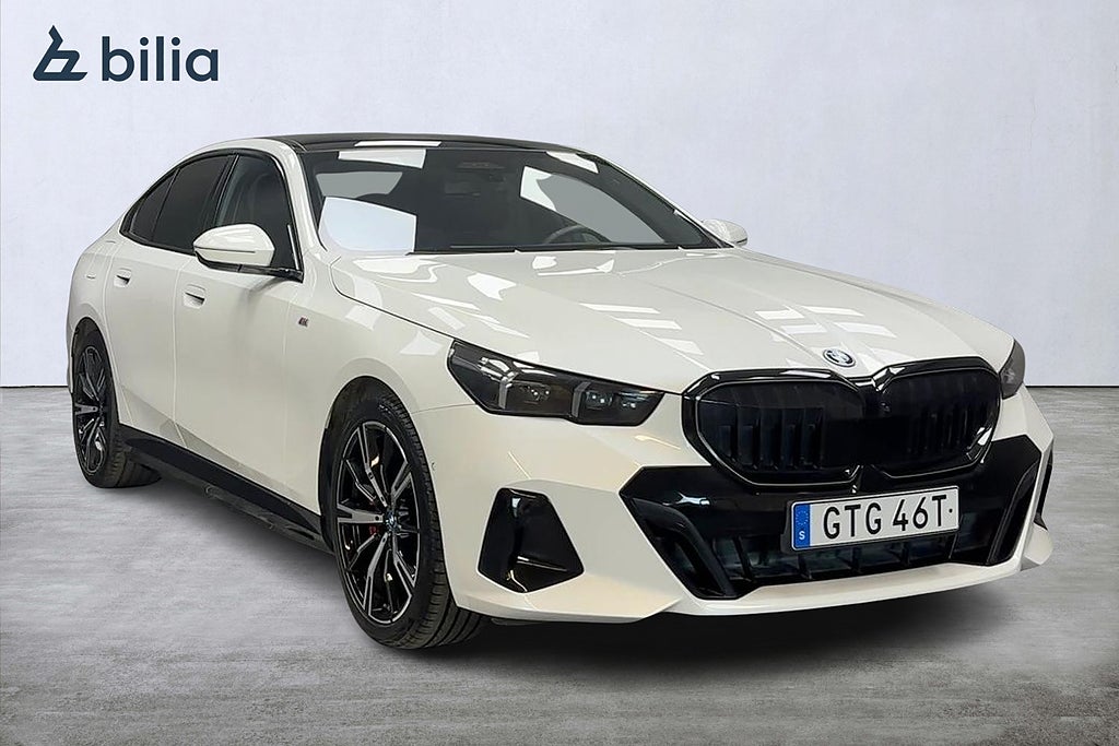 BMW 550 e xDrive Sedan/PRO/360/HuD/B&W/Pano/Drag/ACC