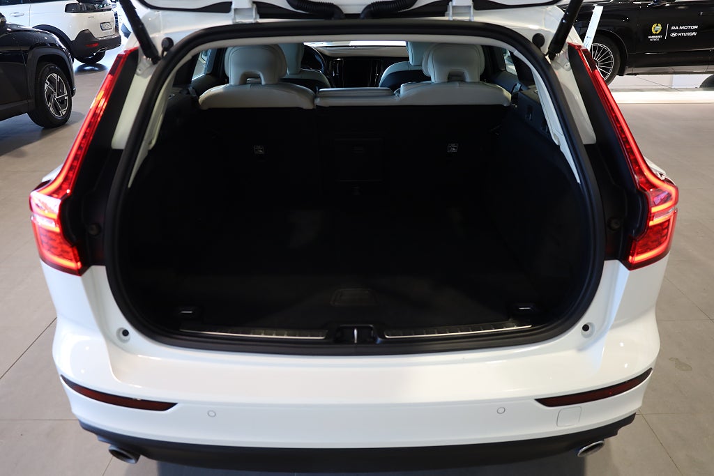Volvo V60 T8 Twin Engine 392hk AWD Momentum Advanced | Skinn | 2020