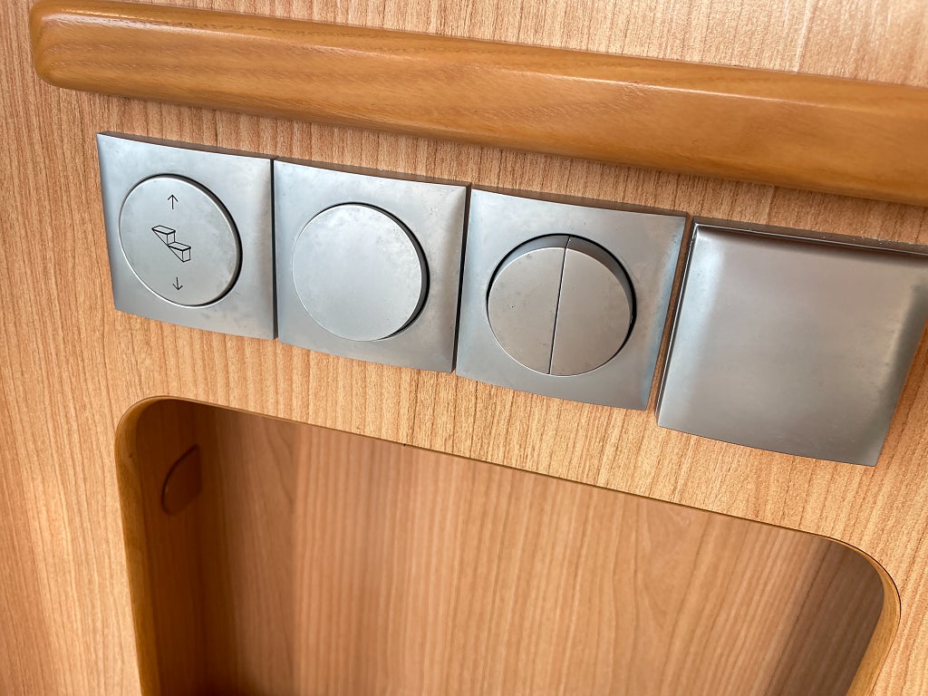 Adria Vision 707 SL /AC bodel/Solcell x2/Ugn/Taksäng/Långbäddar/Fint s - Adria