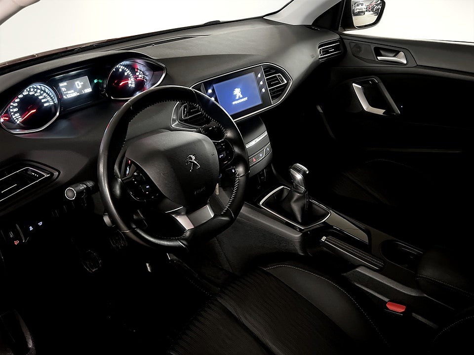 Bild på Peugeot 308 SW Active 1.2 PT 110hk KAMPANJRÄNTA 3,99%