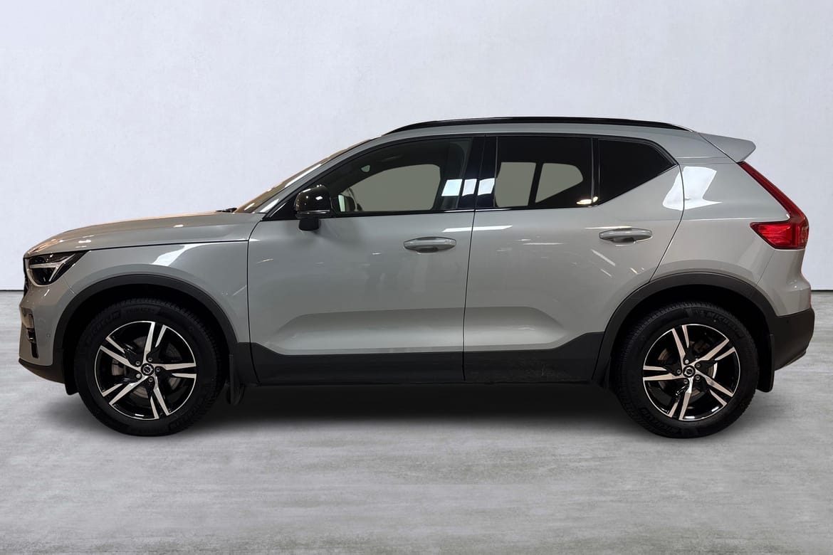 Volvo XC40 B3 FWD Bensin Plus Dark 2025, photo 2/10