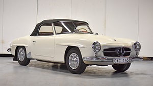 Mercedesen har stått i varmgarage sedan 1994. Foto: Bilweb Auctions. 