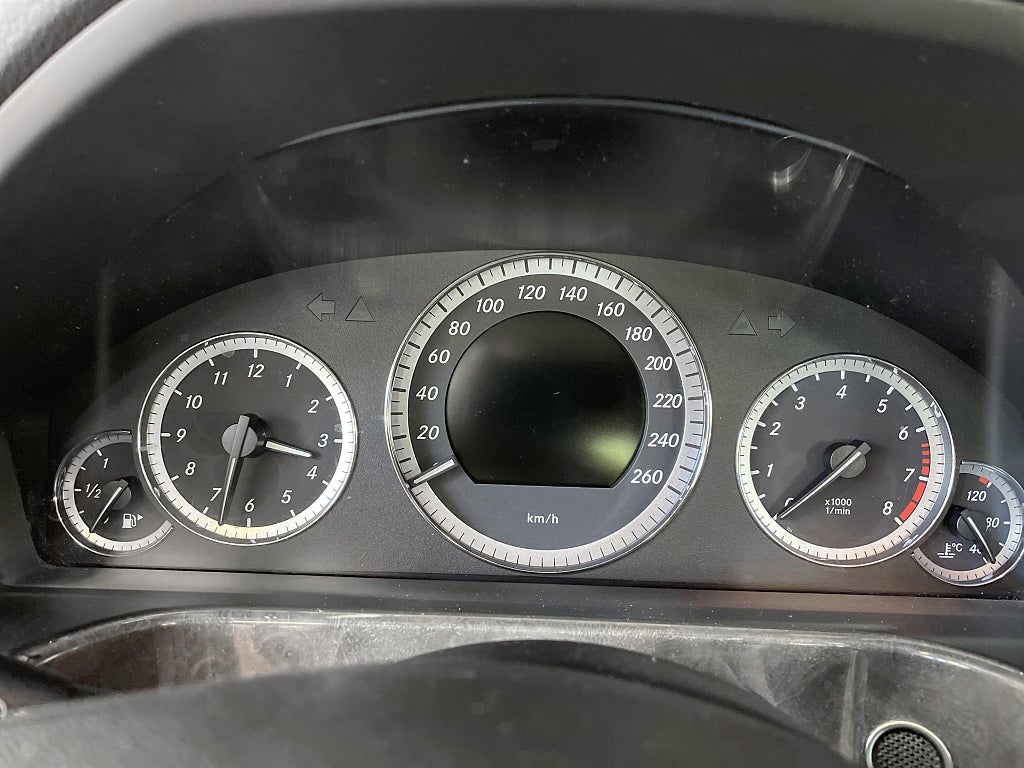 Mercedes-Benz E 2010 - miniatyr 11