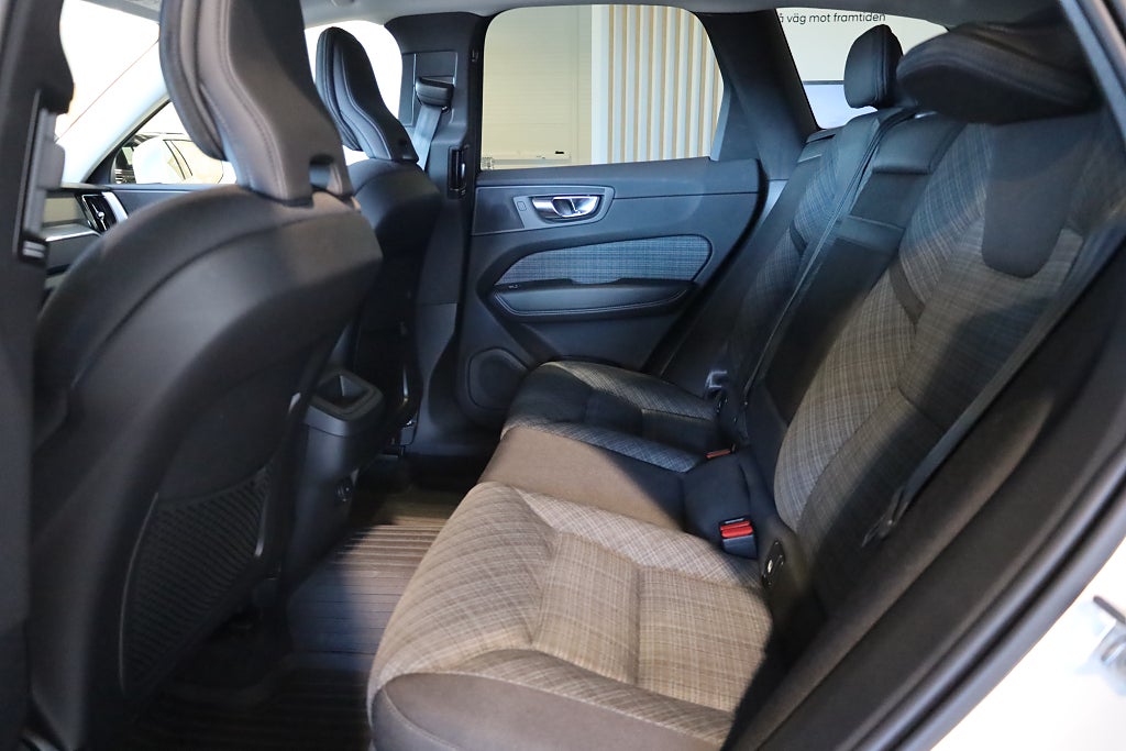 Volvo XC60 B4 AUT Momentum Advanced Navi Kamera Keyless CarPlay 2022