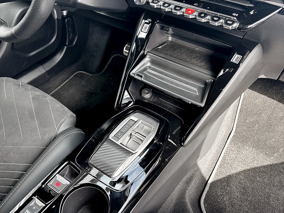 Bild på Peugeot 2008 GT 1.2 PT 130hk Aut B-KAMERA CARPLAY