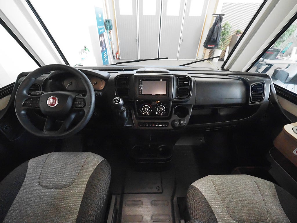 Knaus Van I 550 MF Cykelställ Markis 4 bäddar