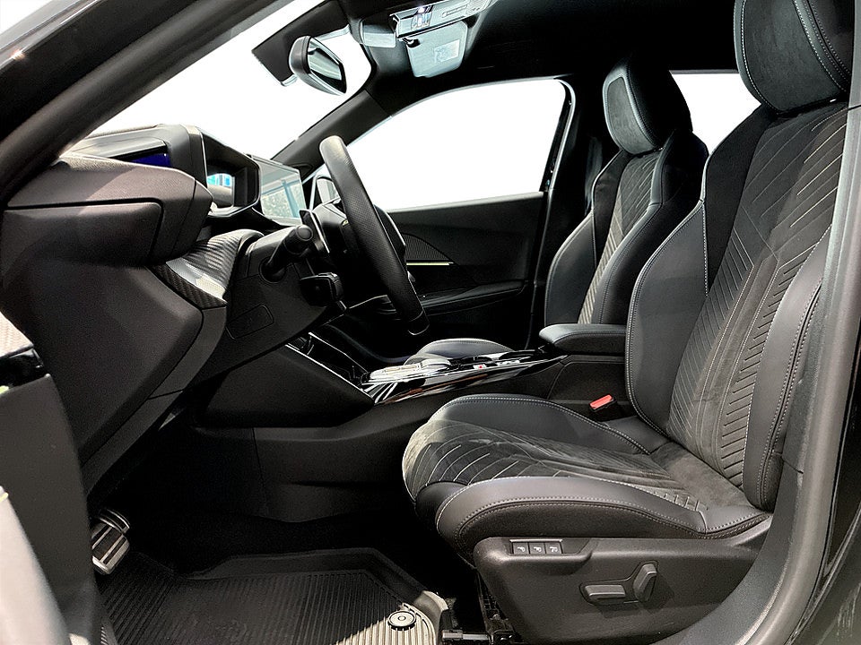 Bild på Peugeot 2008 GT 1.2 PT 130hk Aut B-KAMERA CARPLAY ELSTOL