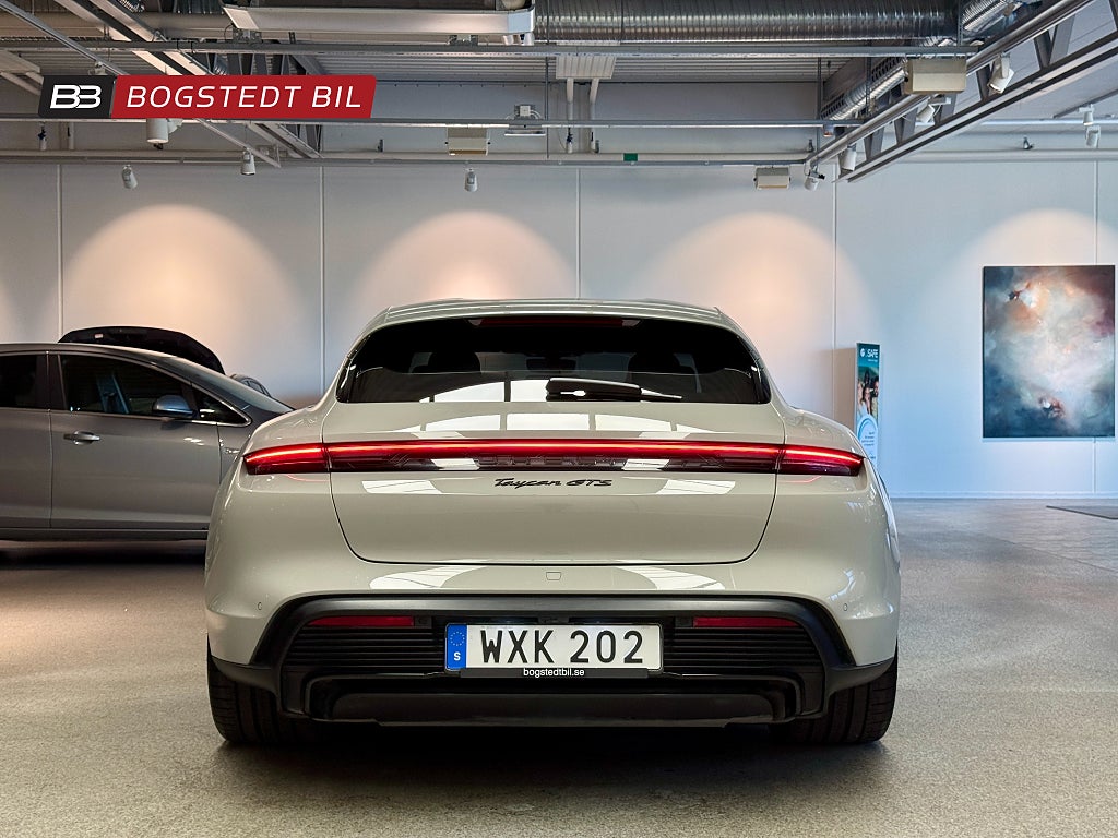 Porsche Taycan GTS Sport Turismo | Kolfiberpaket | 18-vägs | Race-Tex