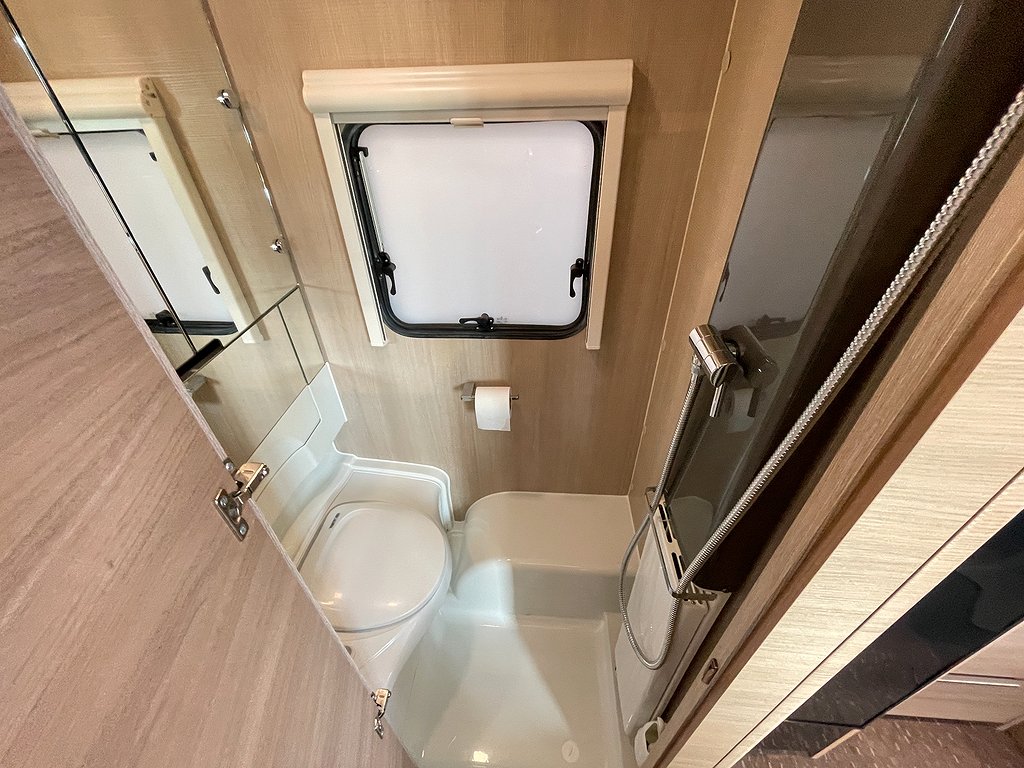 Adria Adora 542 UL / ALDE / Långbädd / Markis /  - Adria