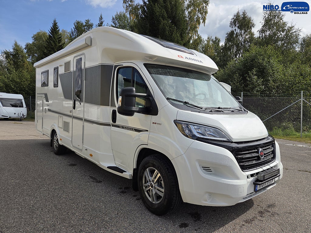 Adria Coral S 670SL (Hydrauliska stödben)