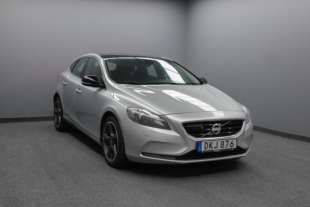 Volvo V40 D4 Momentum 177hk Pano Drag Värmare BLIS Radar VoC