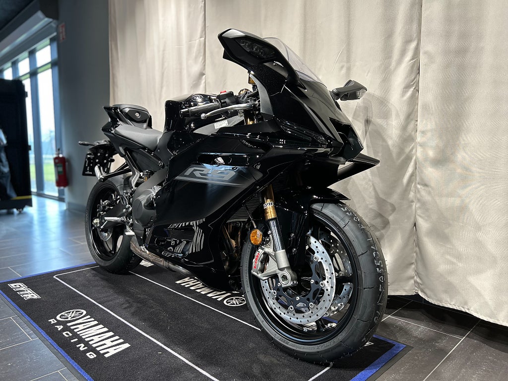 Yamaha R9 / Ny 2026 / Tech Black / Snart omgående leverans!