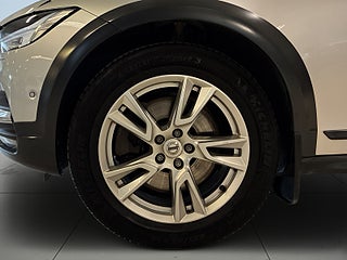 Volvo V90 Cross Country D4 AWD Pro Mvärme Dvärme Dragkrok Backkamera S&V-däck – bild 14
