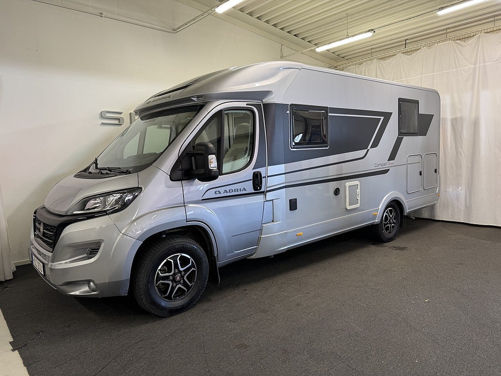 Adria COMPACT  SUPREME SC *QUEENBÄDD* 450 mil