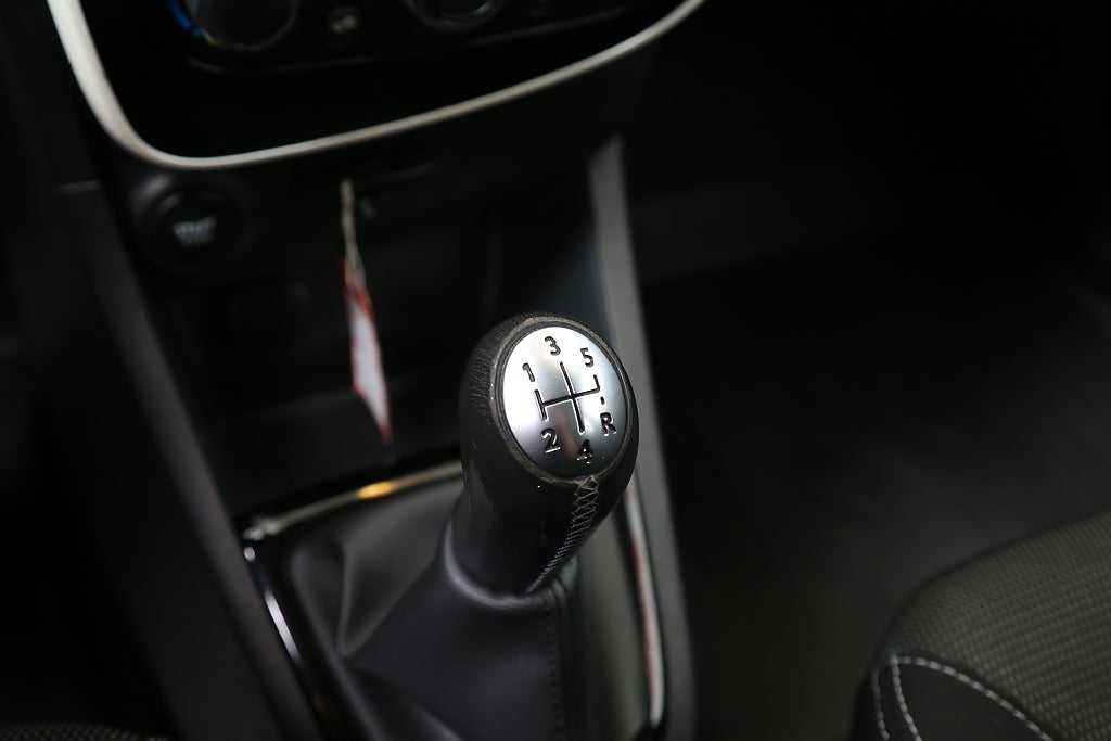 Renault Clio 1,2 75hk Expression 5D | P-Sen | Bluetooth | Nybesikt 2016
