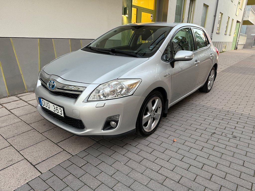 Toyota Auris Hybrid e-CVT 1,8 HSD 136Hk Comfort Vinterhjul