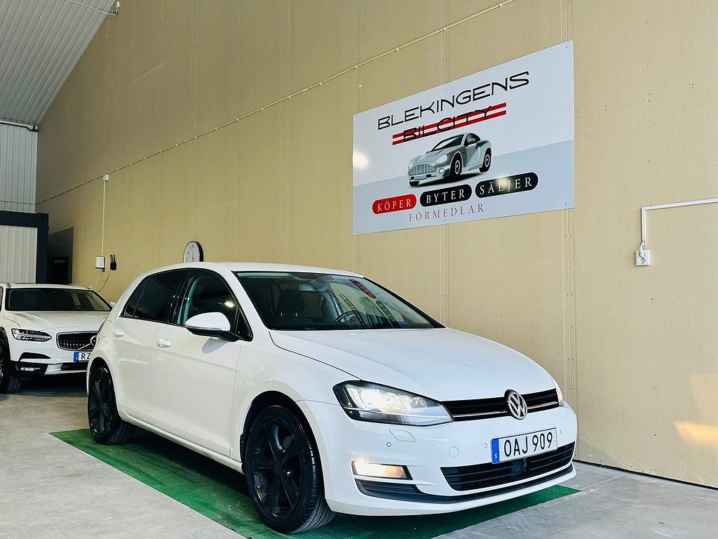 Volkswagen Golf 5-dörrar 1.6 TDI BMT kamrembytt Ny servad