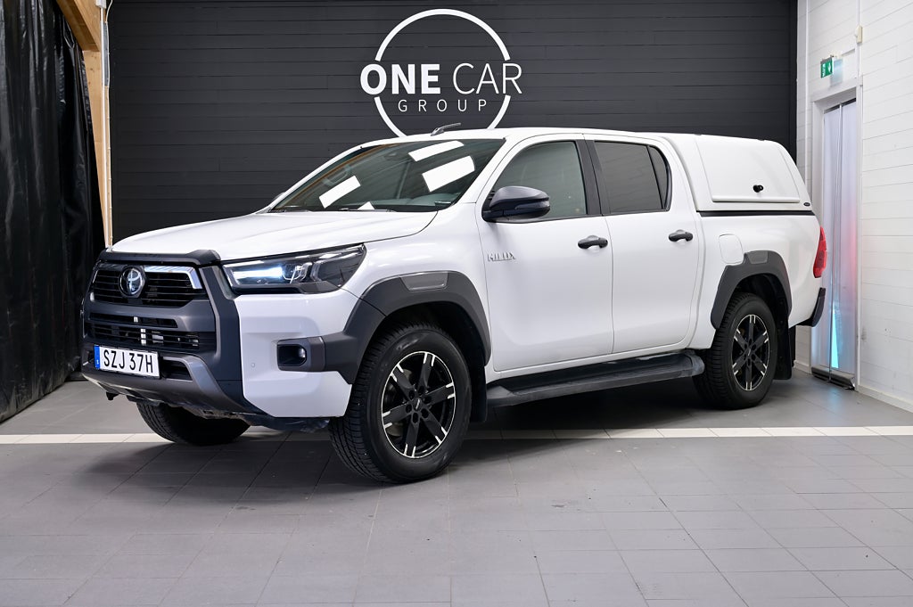Toyota Hilux 2.8 4WD Invincible MOMS Värmare Diff JBL Kamera 204hk