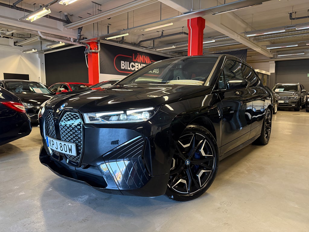 BMW iX xDrive50 Sport Package Drag 360 Pano B&W Massage SoV