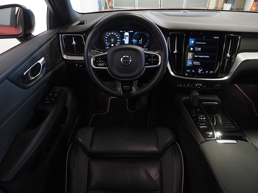 Volvo V60 Recharge T8 AWD Geartronic R-Design H/K 360° Drag Navi 2021