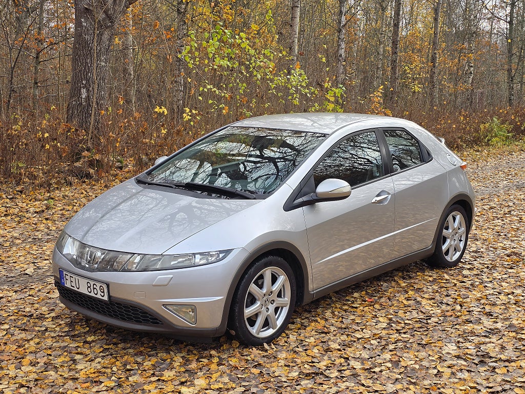 Honda Civic 5-dörrar 1.8 i-VTEC Sport DRAGKROK/NYBESIKTIGAD