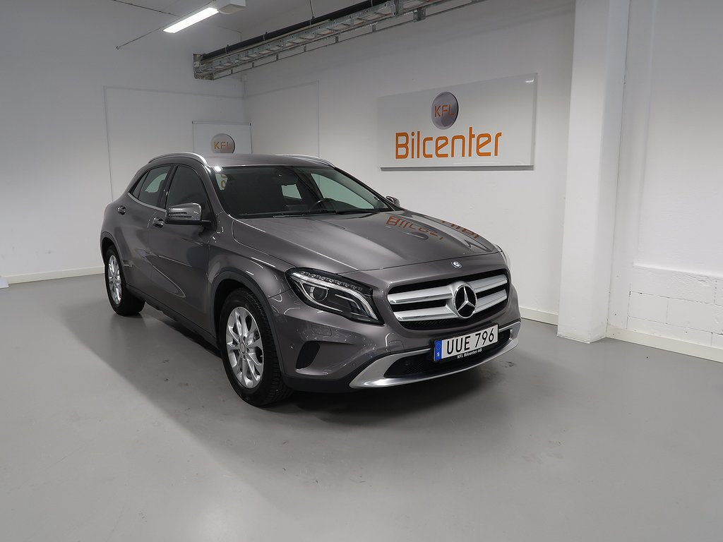Mercedes-Benz GLA 200 V-Däck ingår Kamera-Parksensor-Bluetooth-Farthållare-Paddlar